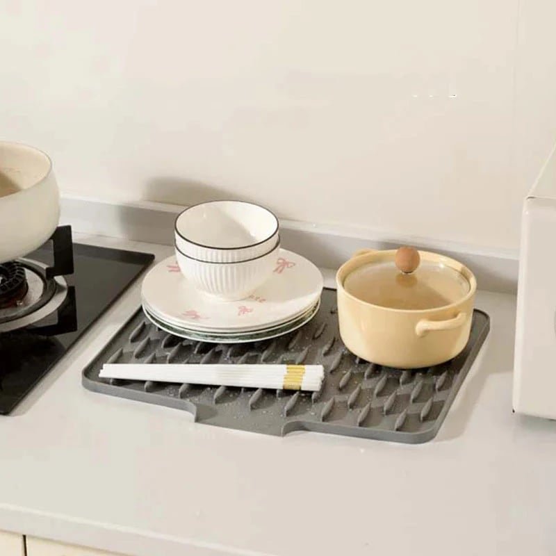💥No-Spill Silicone Worktop Saver – Heat-Resistant & Non-Slip Mat for Drip-Free Drying💥 - Image 4