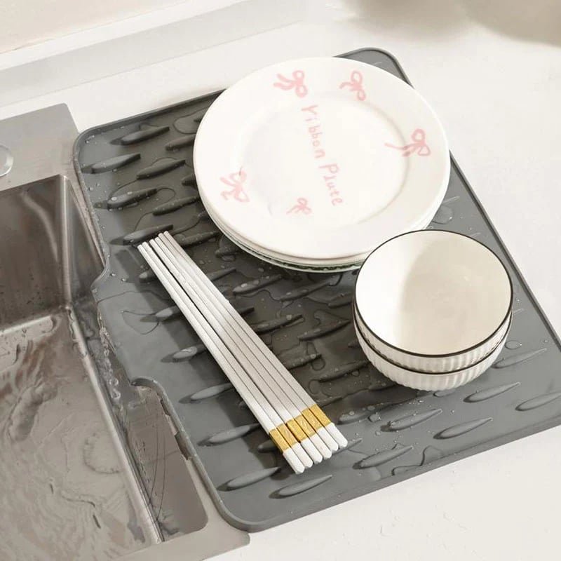 💥No-Spill Silicone Worktop Saver – Heat-Resistant & Non-Slip Mat for Drip-Free Drying💥 - Image 2