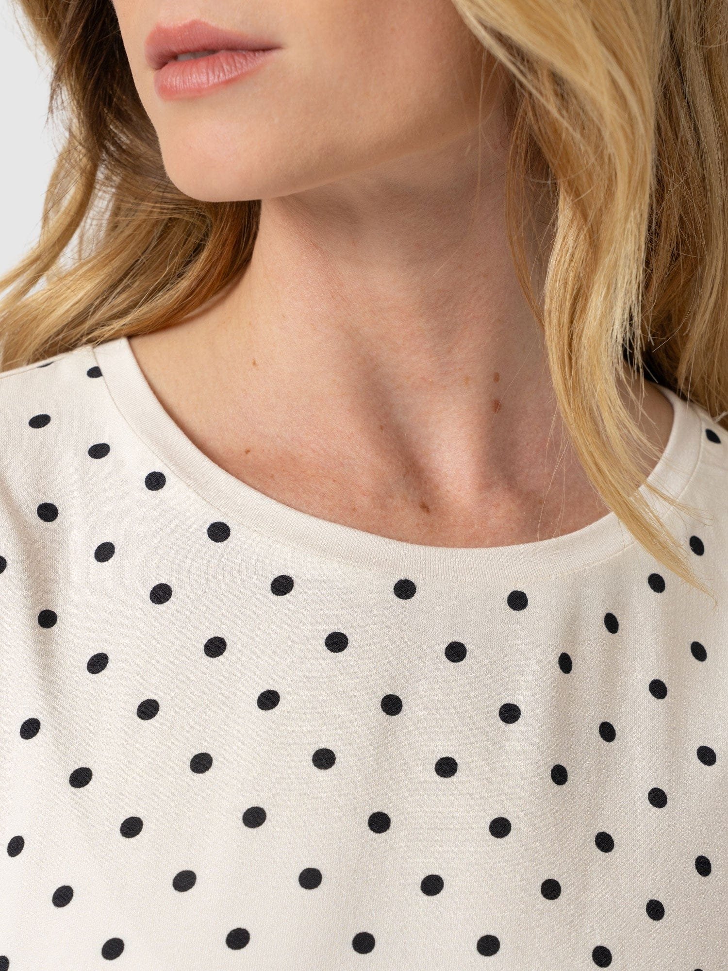 Turn Up Contrast Tee - Cream Polka Dot - Image 5